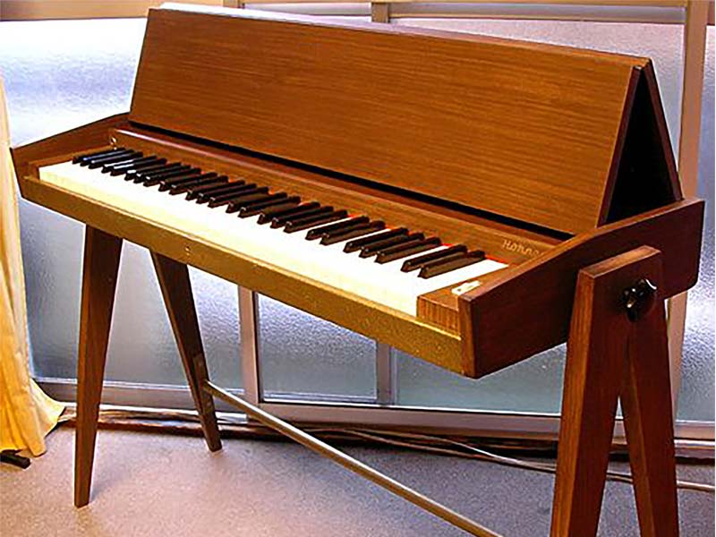 میز چوبی پیانو دیجیتال ساده